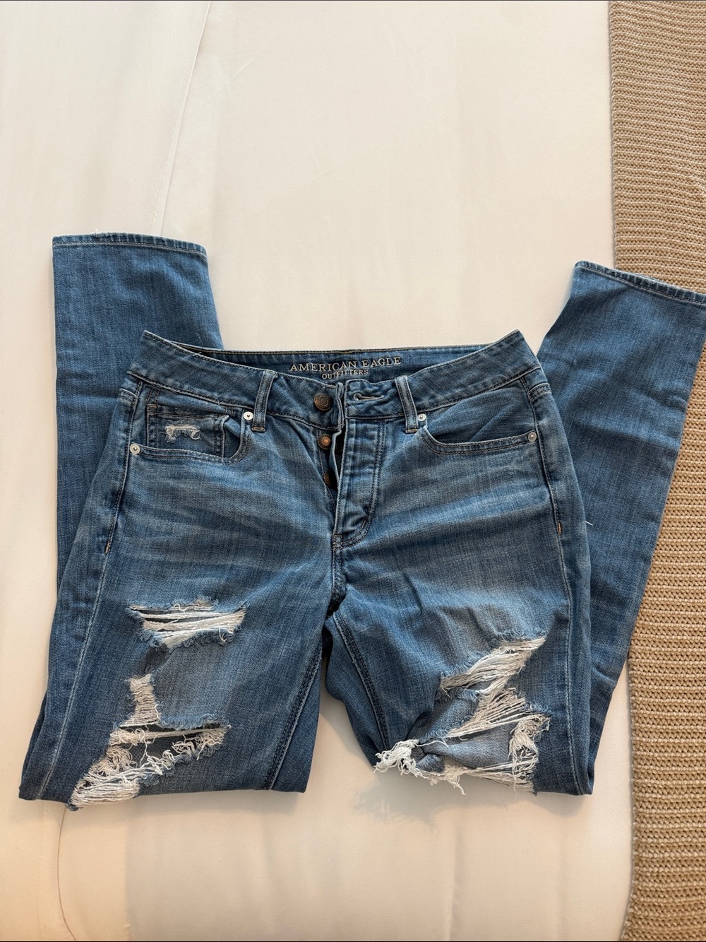 American Eagle Outfitters Women's Ripped Medium Blue Skinny Jeans